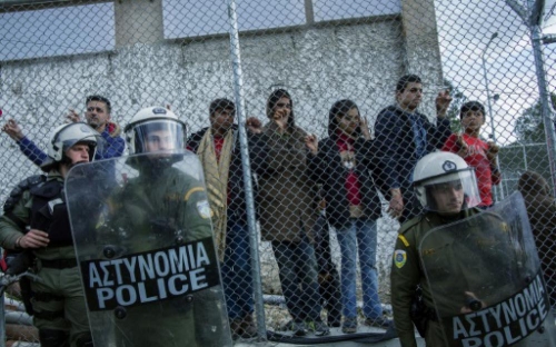 police-grecque-immigres.jpg