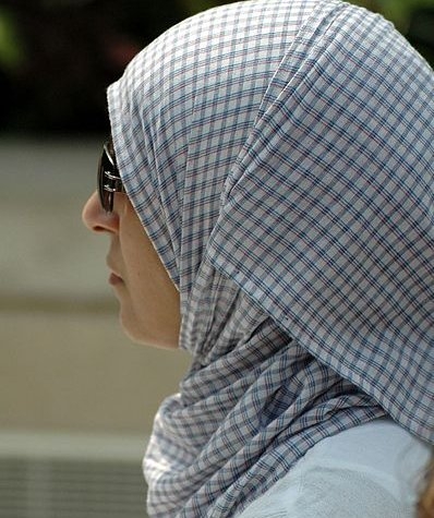 398px-hijab_woman_liverpool-398x475.jpg