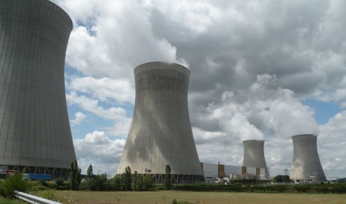 800px-Dampierre-en-Burly_-_centrale_nucléaire-800x475.jpg