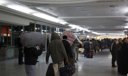 800px-Bangladeshi_migrants_from_Libya_at_Djerba_airport-dfid-800x475.jpg