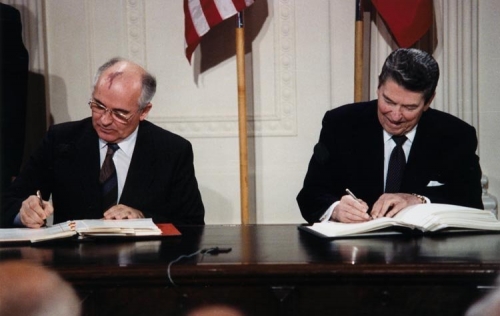 Reagan_and_Gorbachev_signing-750x475.jpg